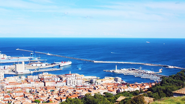 A long-term replacement for corroded steel pipes at Séte Port, Montpellier was required